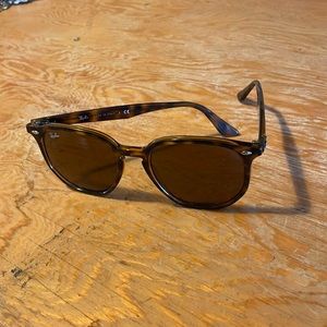 RayBan RB4306